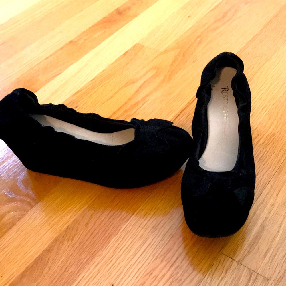 Blacks suede wedge Adorable bow tie in the front. Ruffled edges. Never worn.